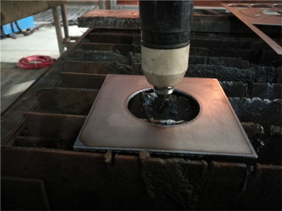 CNC Pabrik pasokan plasma lan mesin pemotong meja api kanggo piring logam